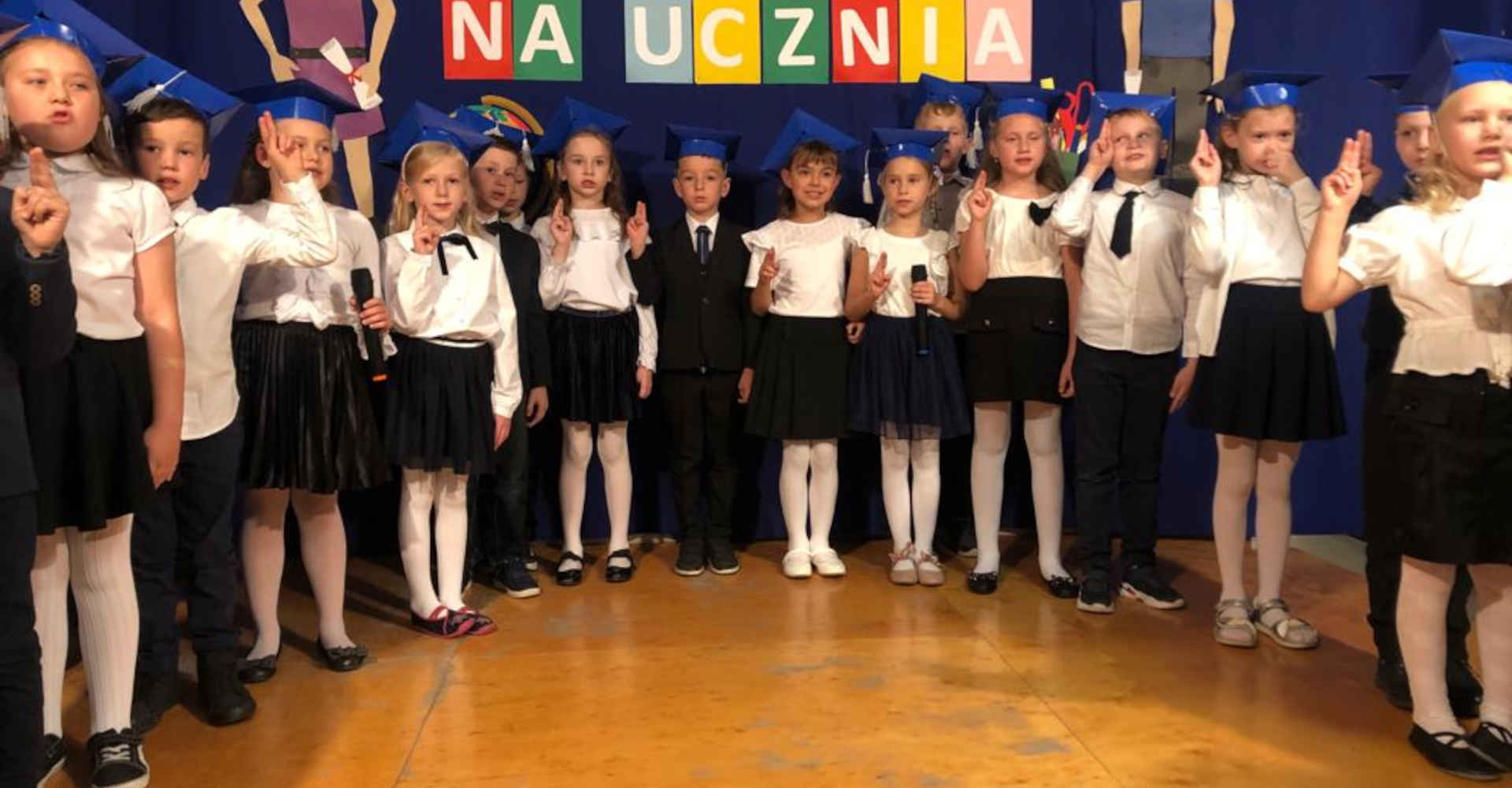 Uczniowie podczas pasowania