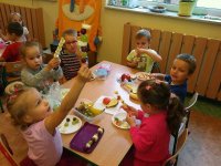 2017-10-03_sałatki_owocowe_w_przedszkolu - zdjęcie nr 5