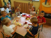 2017-10-03_sałatki_owocowe_w_przedszkolu - zdjęcie nr 6