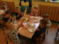 2017-10-03_sałatki_owocowe_w_przedszkolu - zdjęcie nr 7